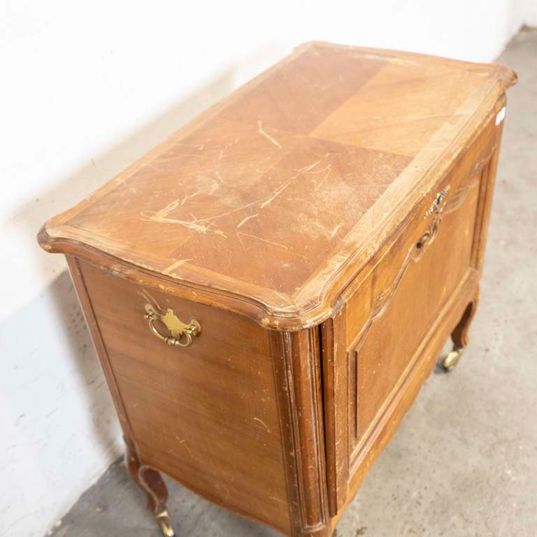 Mueble bar rodante estilo Luis XV para decorar tu hogar - imagen 2