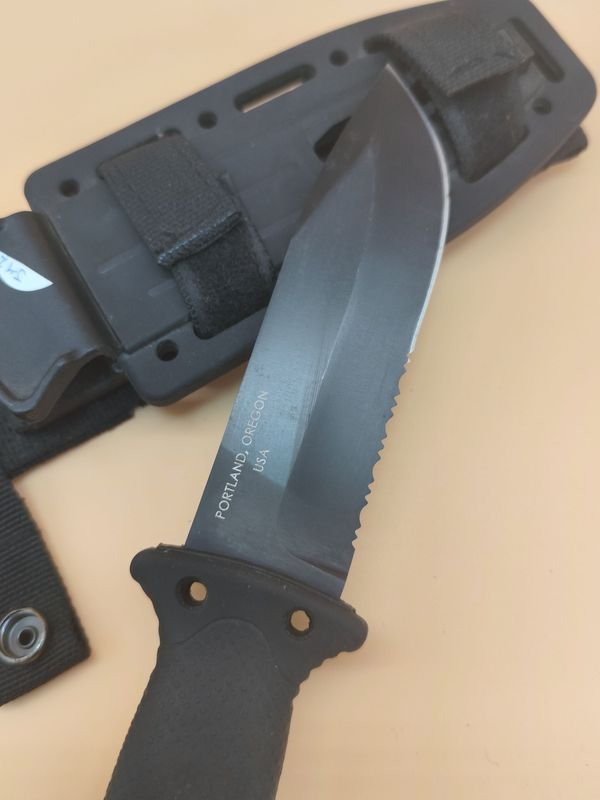 Cuchillo táctico Gerber con funda rígida y sistema de fijación - imagen 5