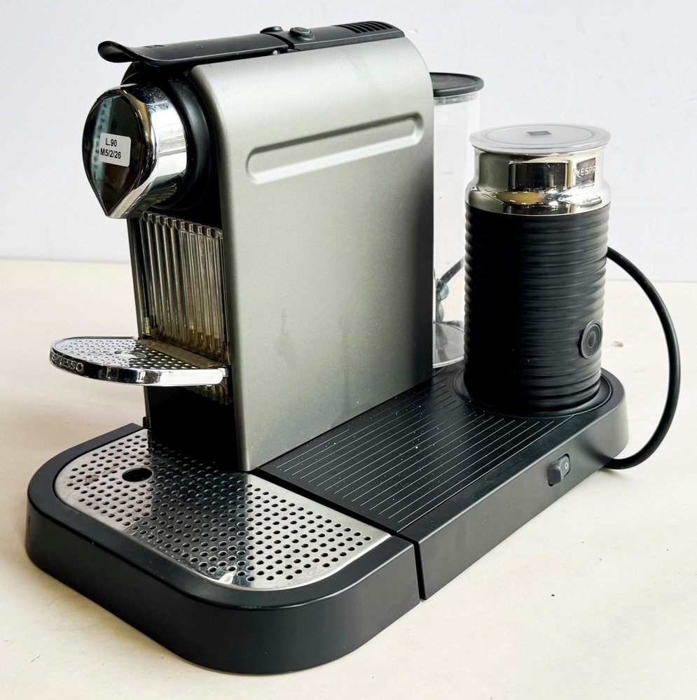 Lote siguiente: Cafetera Nespresso para capsulas: una opción de café versátil y práctica
