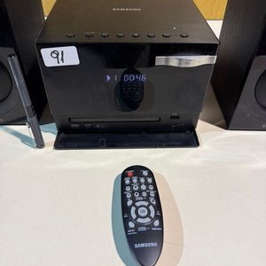 Lote siguiente: Mini Componente Samsung con Radio, CD y USB, Incluye Control Remoto