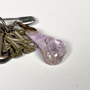 Lote de Siete Dijes de Plata con Piedra Morada - imagen 3