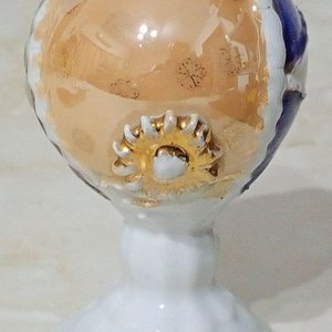 Lote siguiente: Mate Isabelino de Porcelana Antigua con Detalles Dorados y Azules