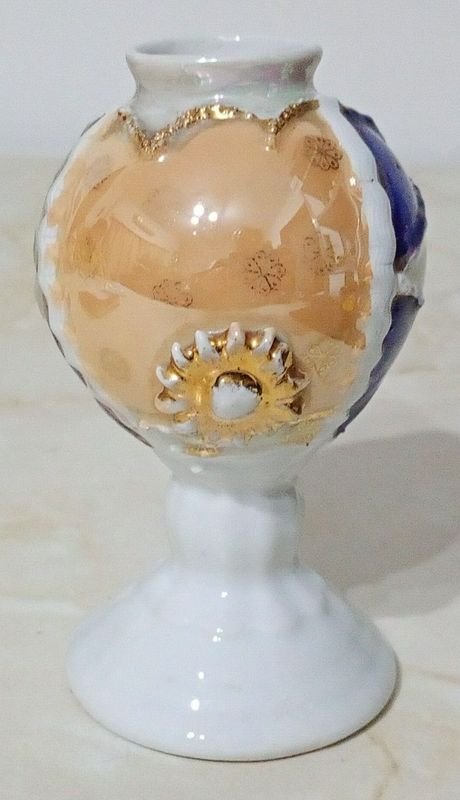 Mate Isabelino de Porcelana Antigua con Detalles Dorados y Azules
