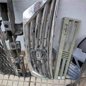 Lote de 32 Piezas de Autopartes: Caretas, Guardabarros y Más - imagen 22