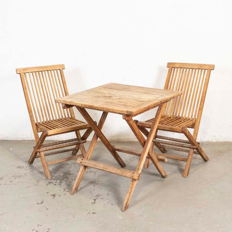 Juego de Jardín Plegable de Madera: Mesa y Dos Sillas