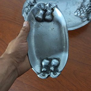 Par de Fuentes Ovaladas de Peltre con Diseño de Frutas - imagen 3