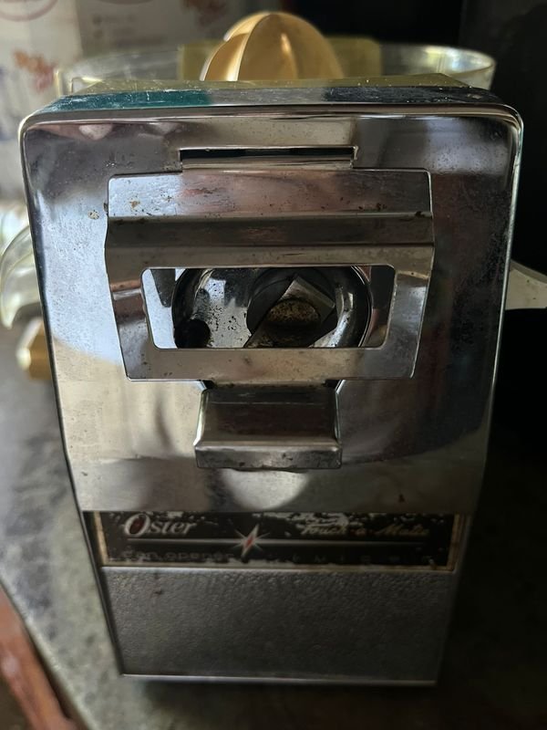 Exprimidor vintage marca Oster en buen estado - imagen 2