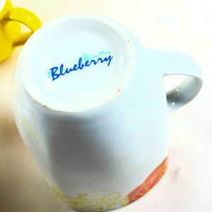 Juego de 18 Piezas: Tazas Florales, Pocillos Amarillos y Copas Hialinas - imagen 5