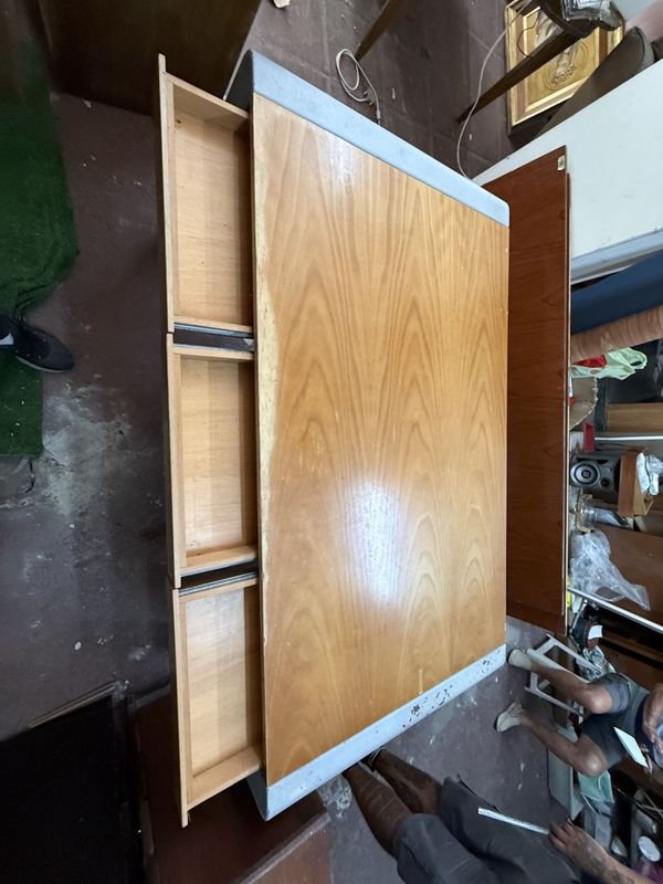 Mesa de metal y madera para decorar tu hogar - imagen 8