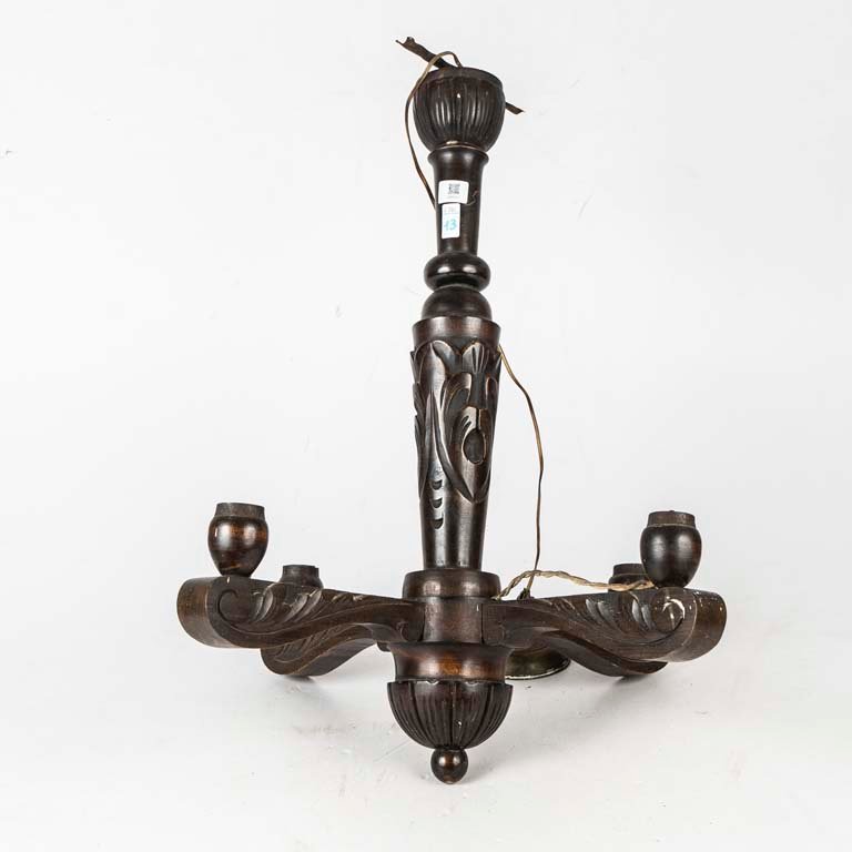 Araña de Madera Tallada Oscura con 4 Luces - Detalles de Lustre y Faltantes
