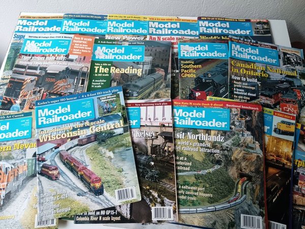 Gran lote de revistas sobre ferromodelismo - imagen 1