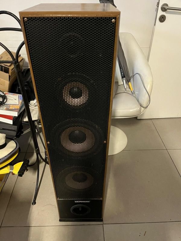 Parlante Vertical Supersonic de Madera