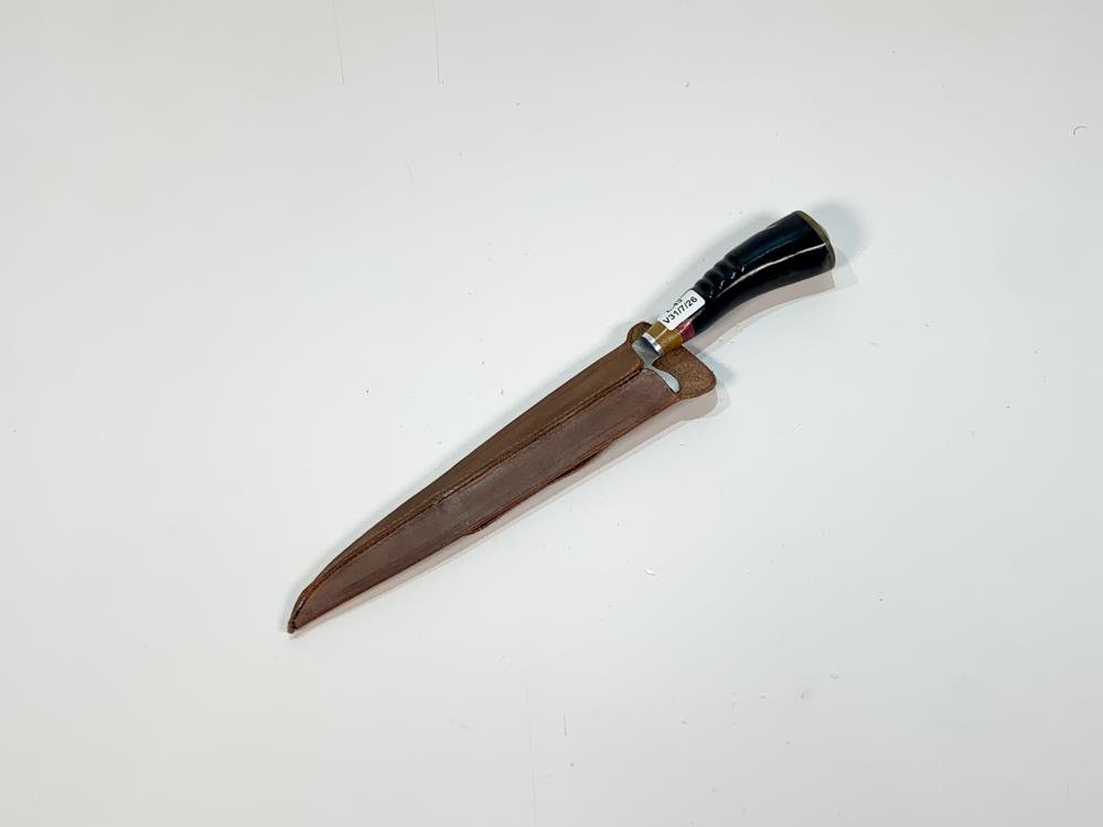 Cuchilla "Touro Solingen" con Lomo Dentado, Cabo Negro y Vaina de Cuero