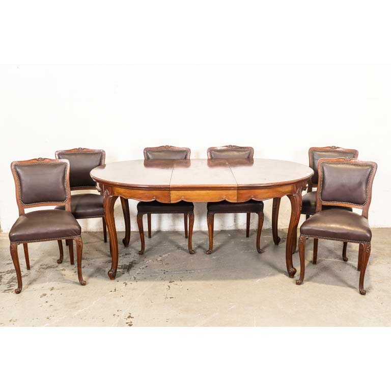 Lote siguiente: Mesa de comedor Luis XV oval, con tabla y seis sillas tapizadas