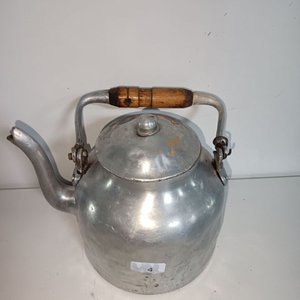 Tetera Grande de Aluminio con Mango de Madera - imagen 3