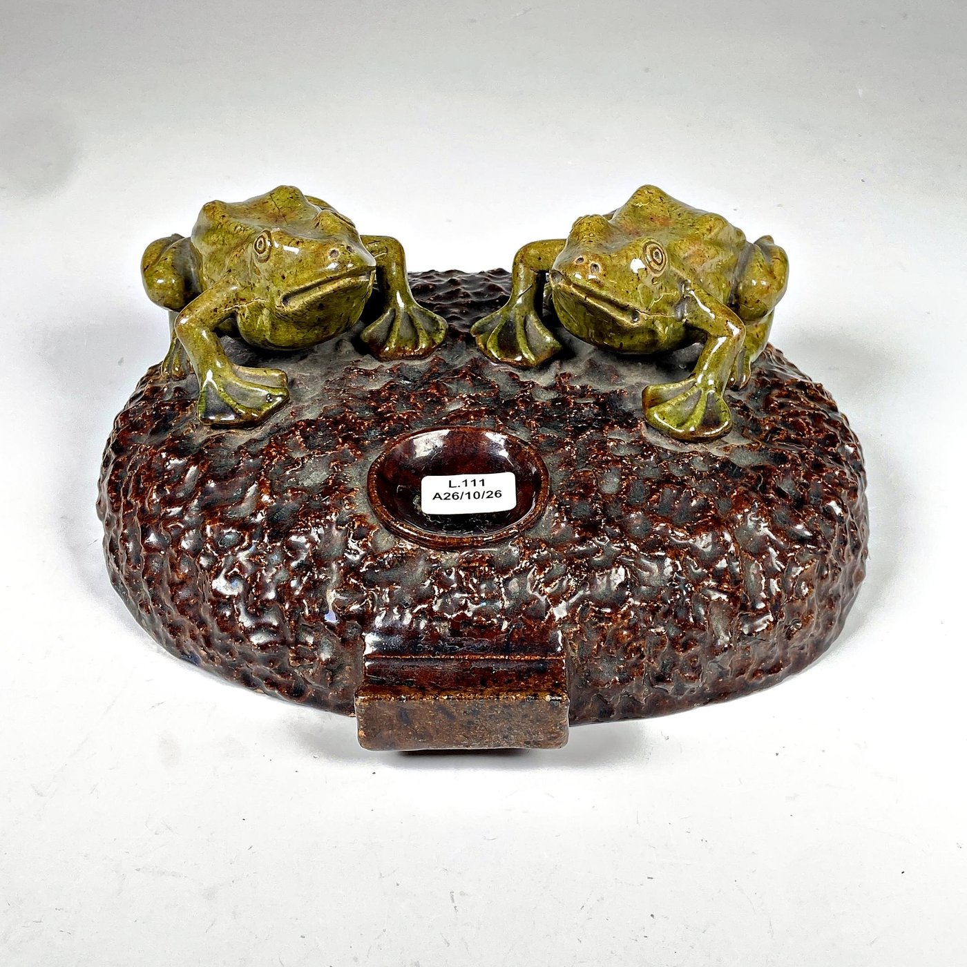 Tintero de Gres Esmaltado con Ranas Decorativas