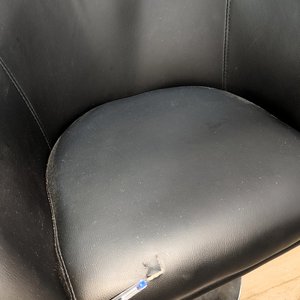 Butaca Giratoria Negra Tapizada en Eco Cuero para Peluquería - imagen 5