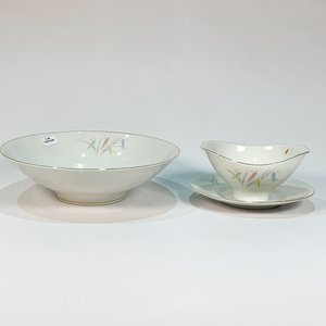 Lote siguiente: Juego de Porcelana Bavaria Edelstein: Salsera y Ensaladera con Hojas y Espigas