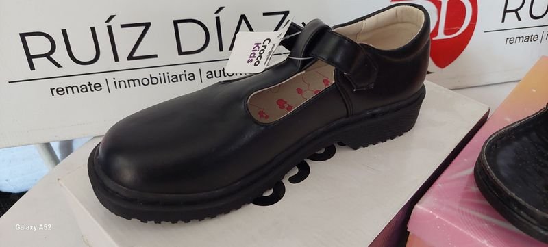 Calzado de cuero negro en excelente condición - imagen 2