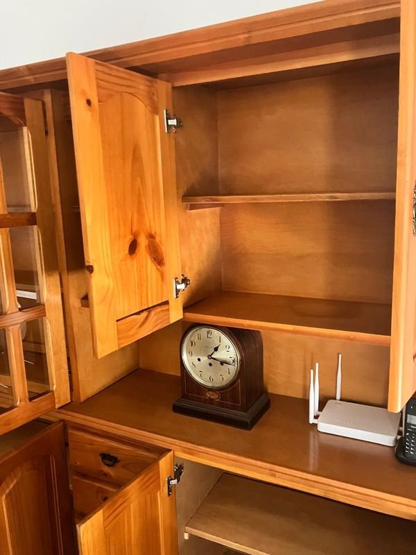 Gran Mueble de Cristalero-Madera con Relojes y Estanterías - imagen 11