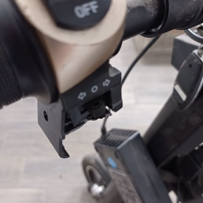 Moto eléctrica Scoobike con doble batería y rueda pinchada - imagen 6