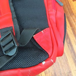 Mochila Roja Ferrari y Bolsos de Viaje Lufthansa - imagen 9