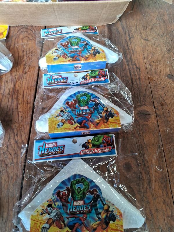 Gran lote de servilletas con motivos infantiles - imagen 2
