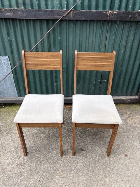 Par de Sillas de Madera con Tapizado Beige