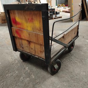 Lote anterior: Carro de Transporte Metálico con Paneles de Madera y Ruedas Resistentes