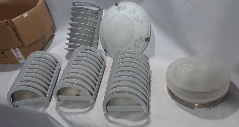 Lote de 4 Apliques de Luz Exterior y 2 Plafones