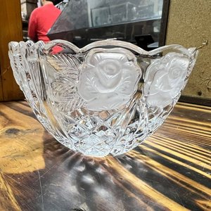 Dos Compoteras de Vidrio Decorado con Rosas y Base Metálica - imagen 5