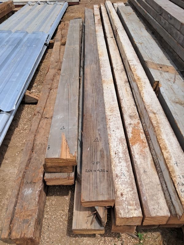 Lote siguiente: Vigas de madera antigua para construcción