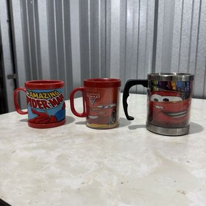 Lote de 8 Tazas Plásticas y 1 de Acero Inoxidable con Diseños Infantiles - imagen 9