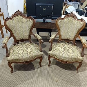 Par de Poltronas Luis XV Estilo Rococó en Madera Tallada y Tapizado Jacquard - imagen 2