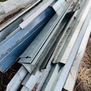Lote siguiente: Pallet de Zinguería, Perfiles y Plegados Metálicos