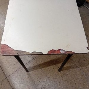 Mesa Infantil Metálica con Tablero Blanco - imagen 3