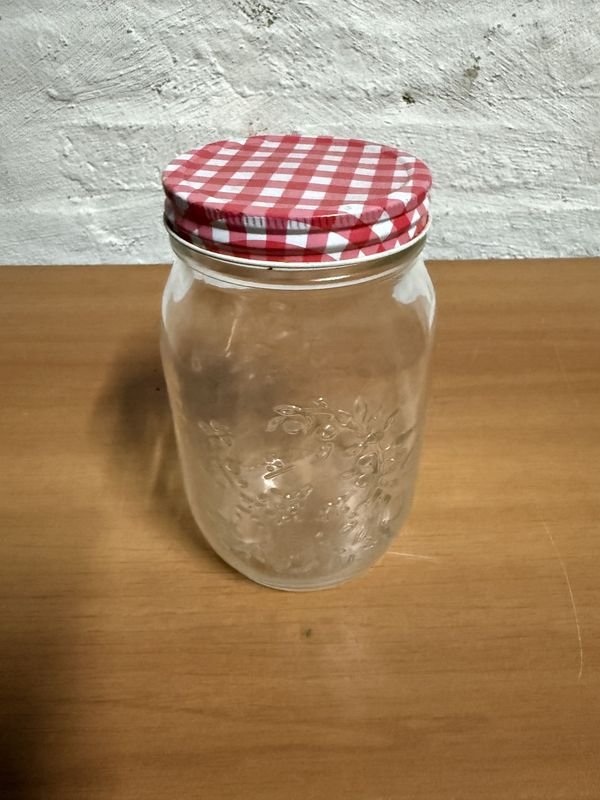 Jarrón de vidrio con tapa roja y blanca - imagen 4