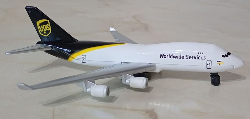 Avión Boeing 747 a escala de la empresa UPS - imagen 2