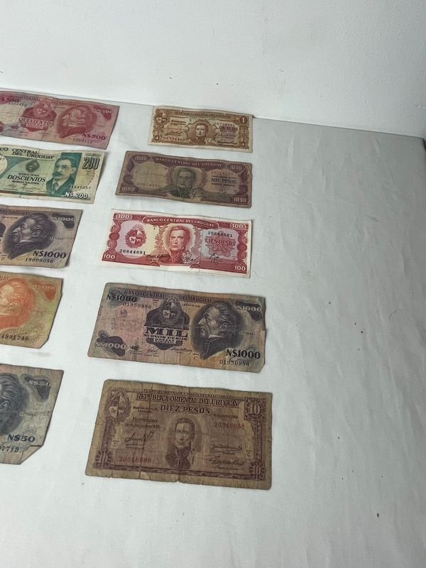 Colección de billetes antiguos de Uruguay - imagen 7
