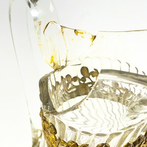 Jarra de Cristal con Molduras de Bronce y Set de Tazas de Consomé - imagen 4