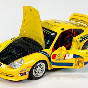 Maqueta Burago Porsche Carrera 911 (1997) Amarillo - imagen 2