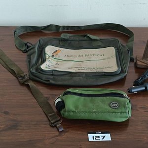 Lote anterior: Bolsón Verde, Cartuchera, Soporte Madera y Cargador 12V