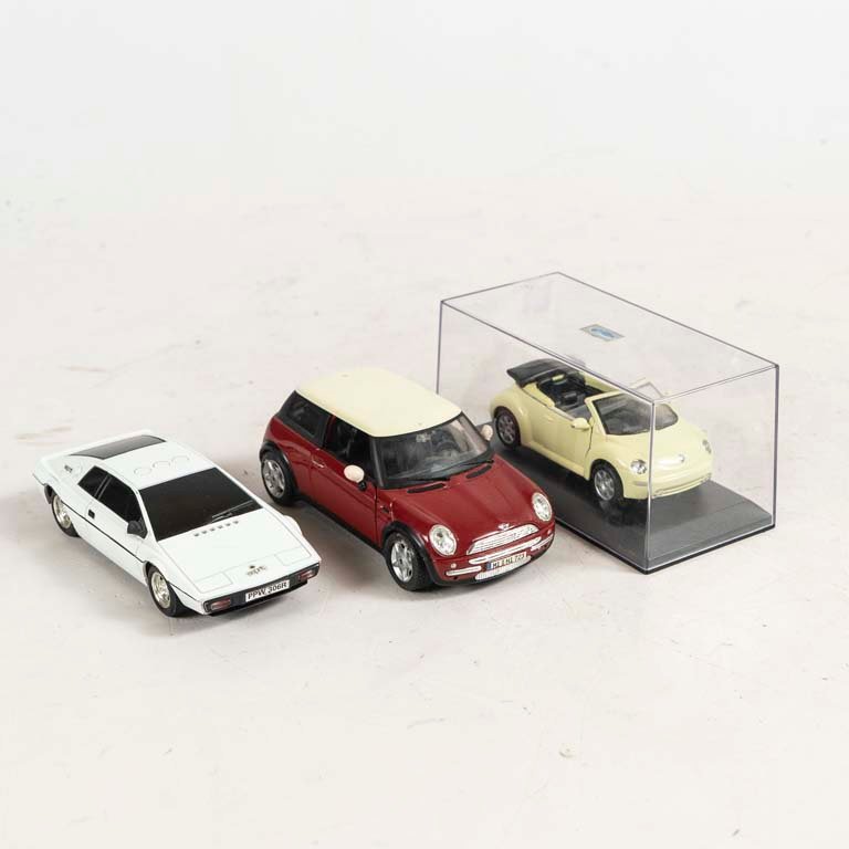 Lote siguiente: Colección de autos miniatura chinos