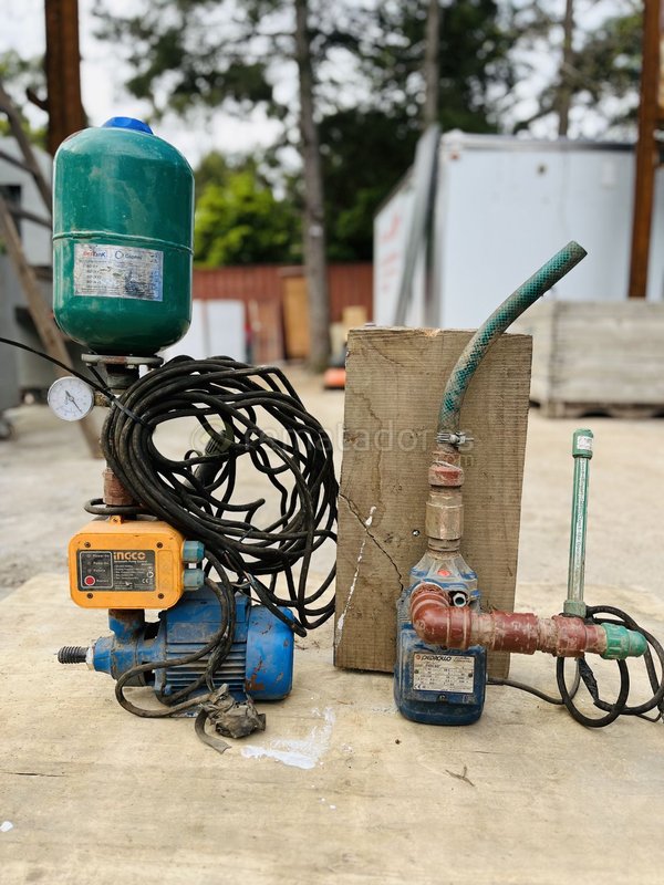 Bomba de Agua y Presurizador con Accesorios