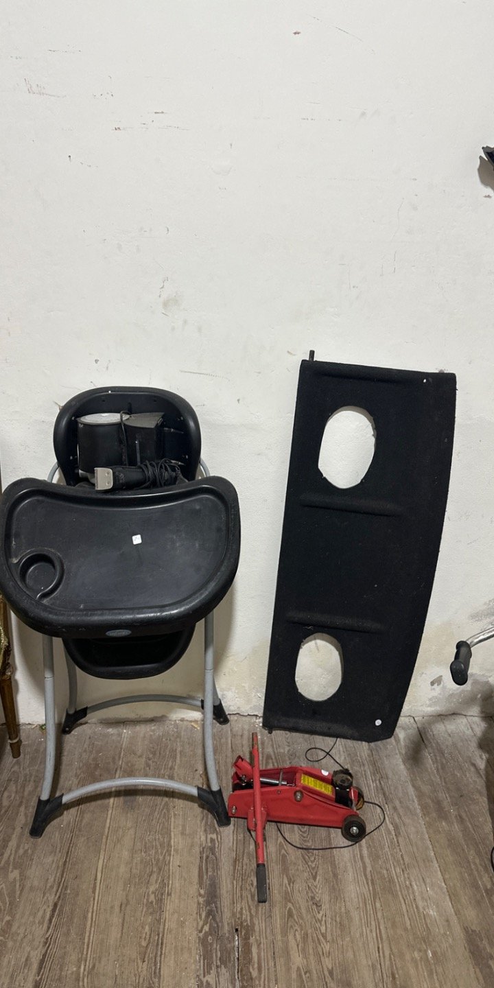 Silla de bebé alta con bandeja y cric hidráulico