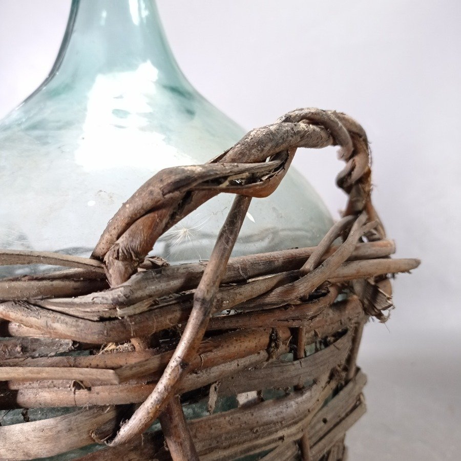 Botellas de vidrio con canastos de mimbre - imagen 3