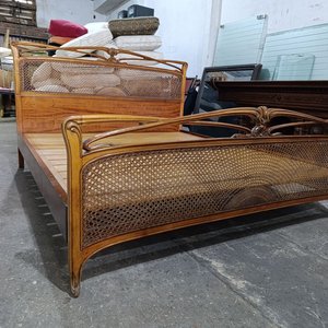 Cama de 2 Plazas en Madera Tallada con Respaldo y Piecera Estilizada - imagen 10