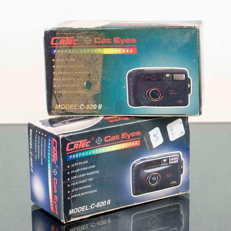 Lote siguiente: Dos cámaras de 35mm en caja, Casio C-820 II