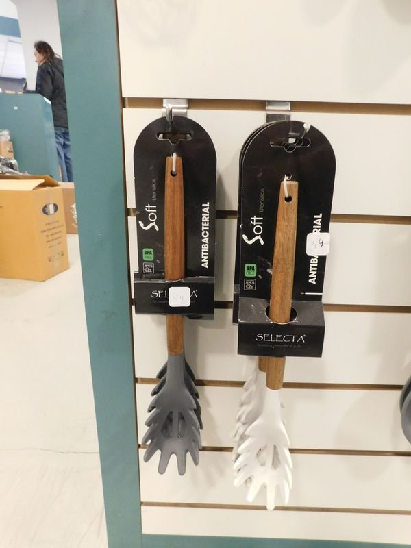 Cucharas antiadherentes de cocina de distintos colores