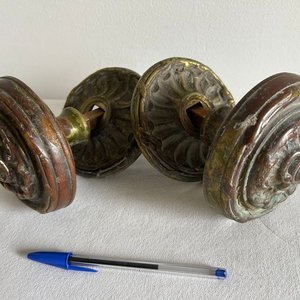 Juego de 2 Manijas Antiguas de Bronce Macizo con Diseño Floral - imagen 3
